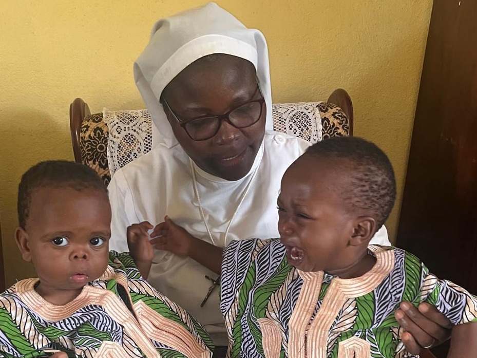 Les enfants et Soeur Mathilde